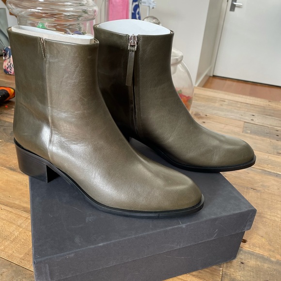 Theory NWT gloss slit boot in olive green - Picture 2 of 8